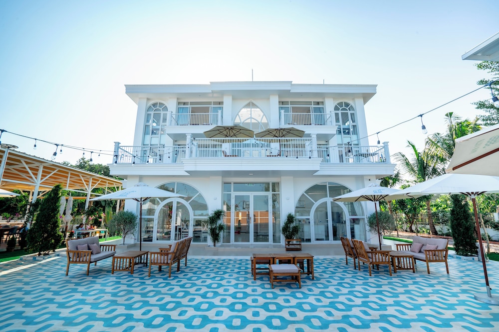 Mia Hot Springs Pool Villa Bình Châu — 4-Star Luxury Hotel in Thanh Pho Ba Ria, Vietnam