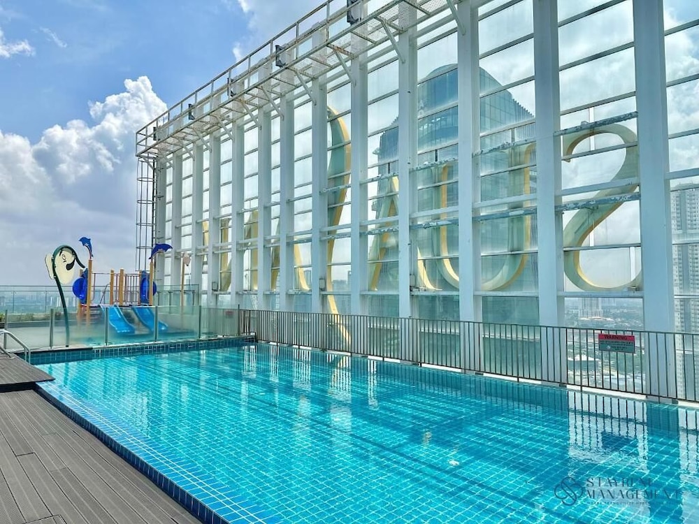 Suasana Residence Near CIQ Johor Bahru by Stayrene — 4-Star Luxury Hotel in Johor Bahru, Malaysia