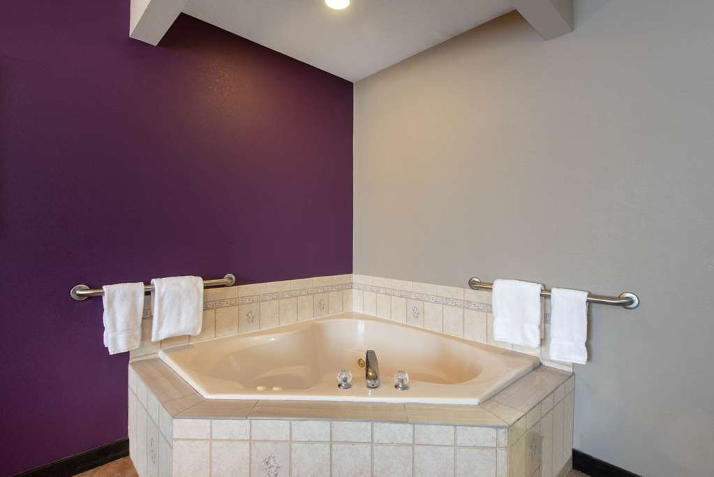 La Quinta Inn & Suites by Wyndham Erie - photo 48