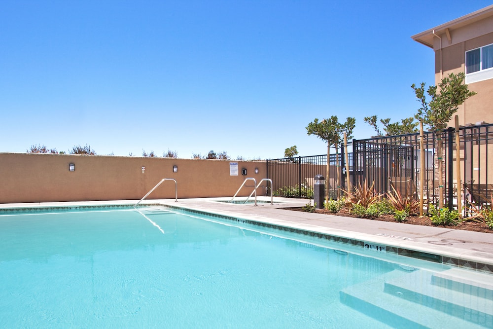 Holiday Inn Express & Suites Napa American Canyon by IHG - photo 10