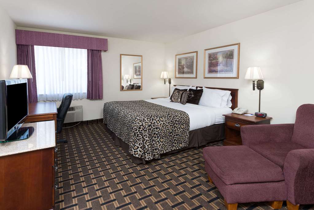 Baymont by Wyndham Osage Beach - photo 12