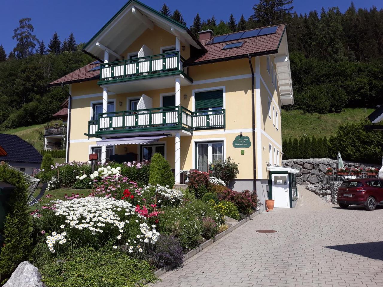 LANDHAUS JASMIN ausgezeichnet mit 4 Kristallen FW Sarsteinblick — 4-Star Luxury Hotel in Mitterndorf Im Steirischen Salzkammergut, Austria