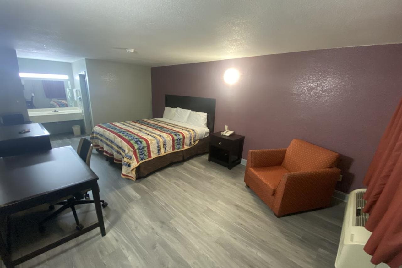 Diamond Inn - photo 3