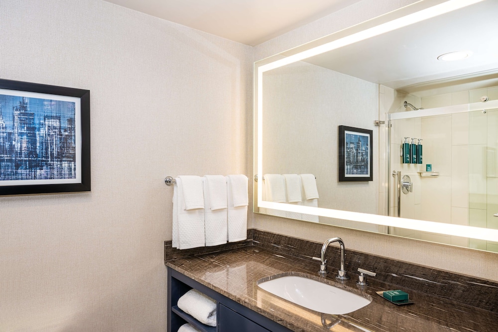 DoubleTree by Hilton Hotel Newark Airport - photo 37