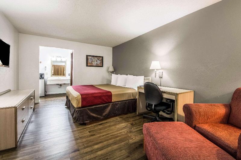 Econo Lodge Airport I 35 North - photo 35