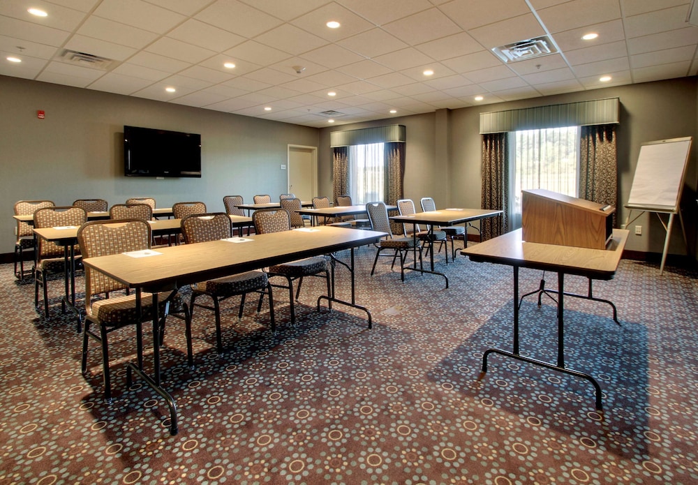 Hampton Inn & Suites Grafton - photo 40