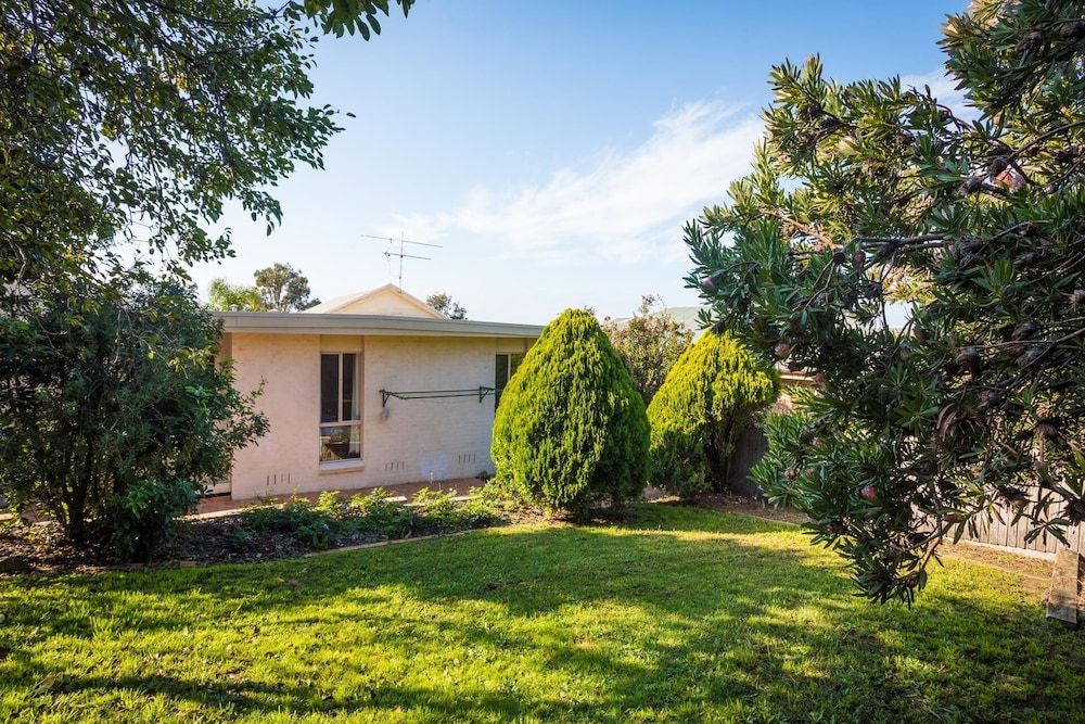 Pelican Lake Holiday House — 4-Star Luxury Hotel in Merimbula, Australia