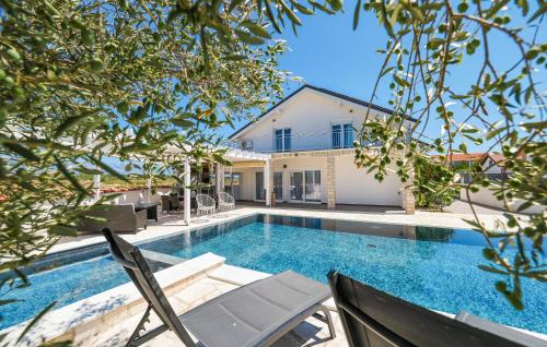 Gorgeous Home In Vrsi With Wifi — 4-Star Luxury Hotel in Vrsi, Croatia