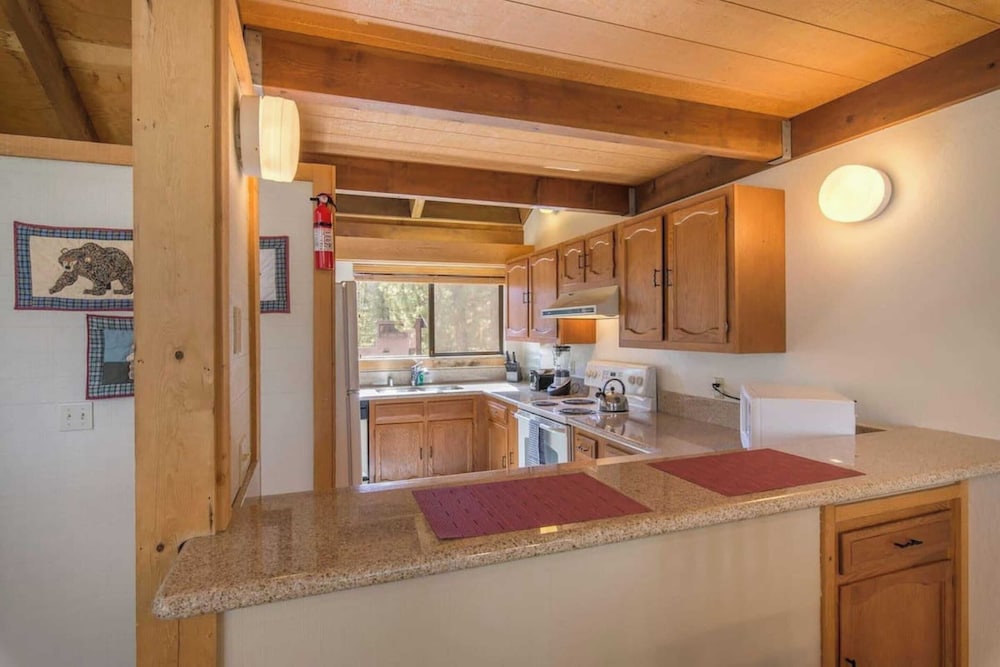 Hawk's Eye by Avantstay Cozy Condo w Views & Access to Northstar Resort Community - photo 24