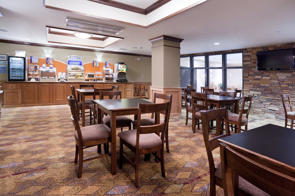 Holiday Inn Express Hotel & Suites Lander by IHG - photo 27