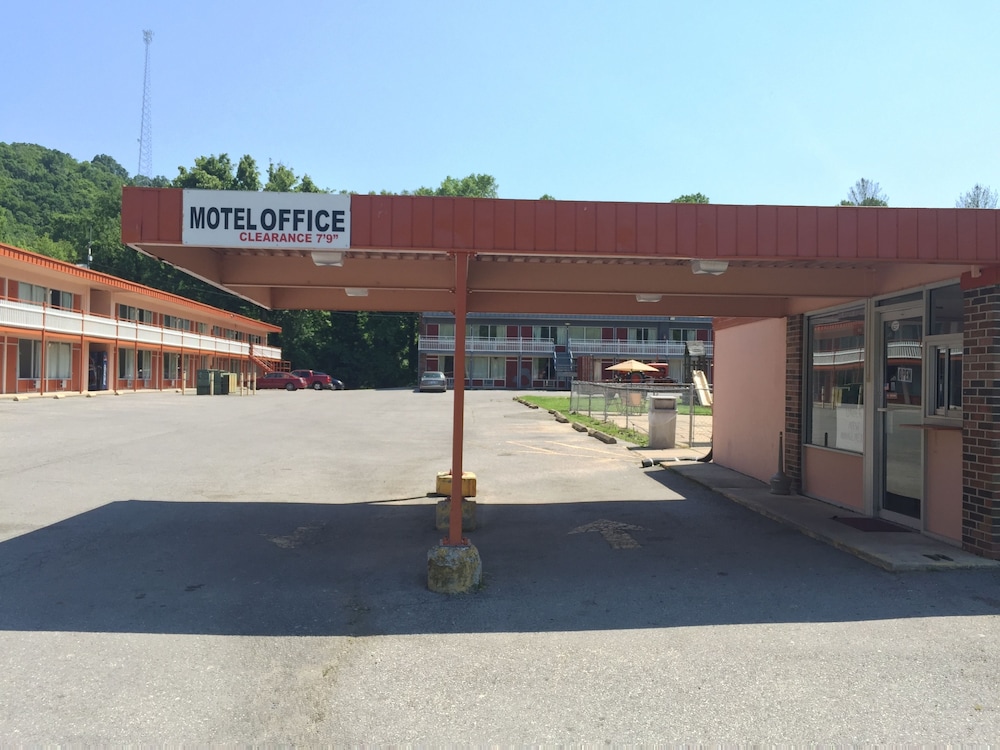 Daniel Boone Motor Inn - photo 19