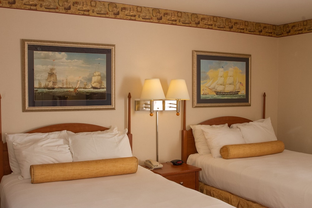 Flagship Inn & Suites - photo 7