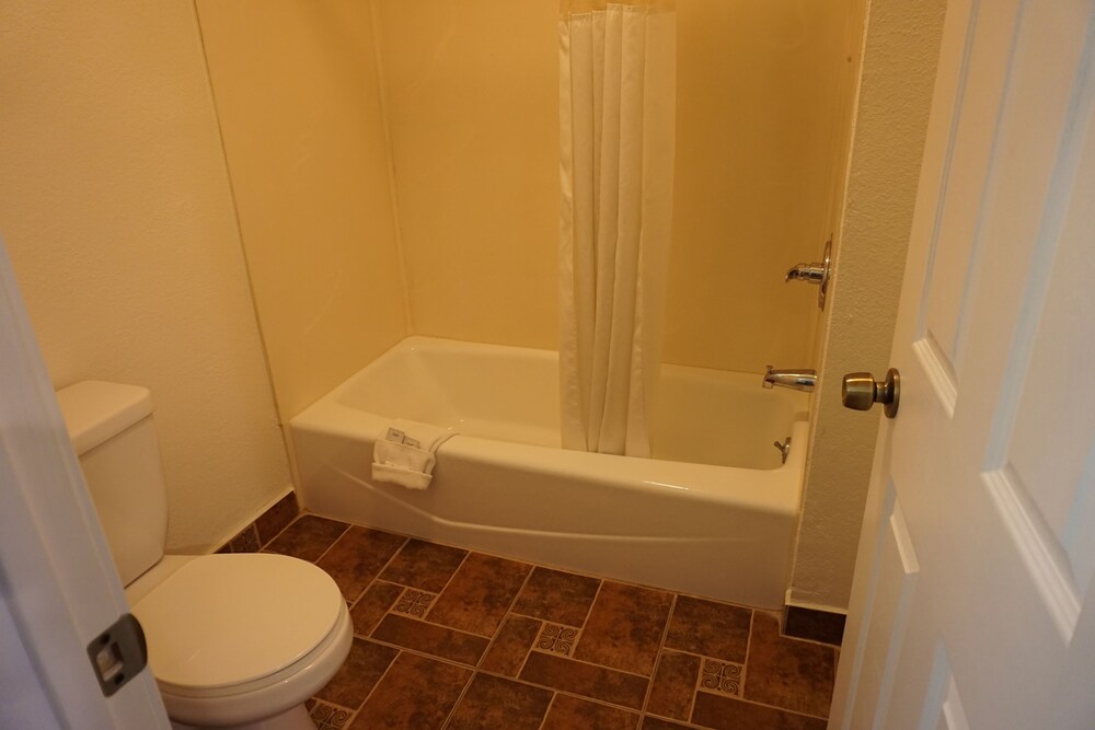 Hollywood Inn Express North - photo 17