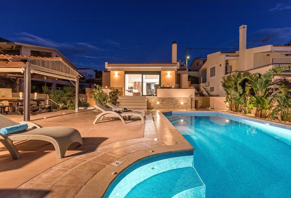 Villa Solaris — 4-Star Luxury Hotel in Anavyssos, Greece