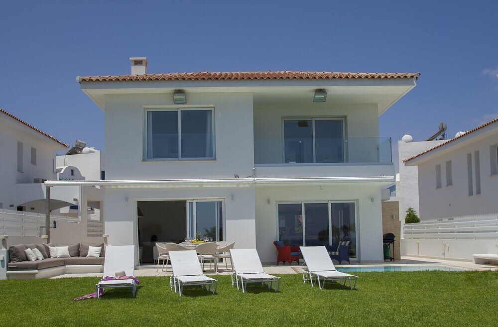 Sirina Villas — 4-Star Luxury Hotel in Paralimni, Cyprus