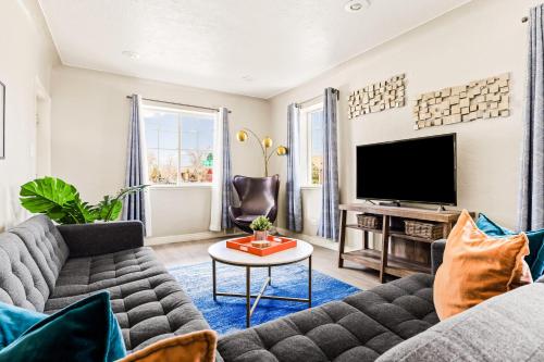 Stylish City Retreat King Beds Walk to Sloans Lake — 4-Star Luxury Hotel in Denver, United States