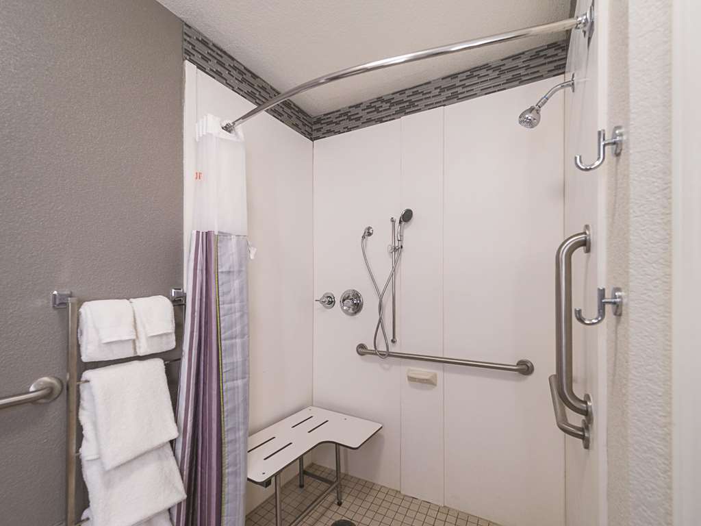 La Quinta Inn & Suites by Wyndham Oklahoma City NW Expwy - photo 38