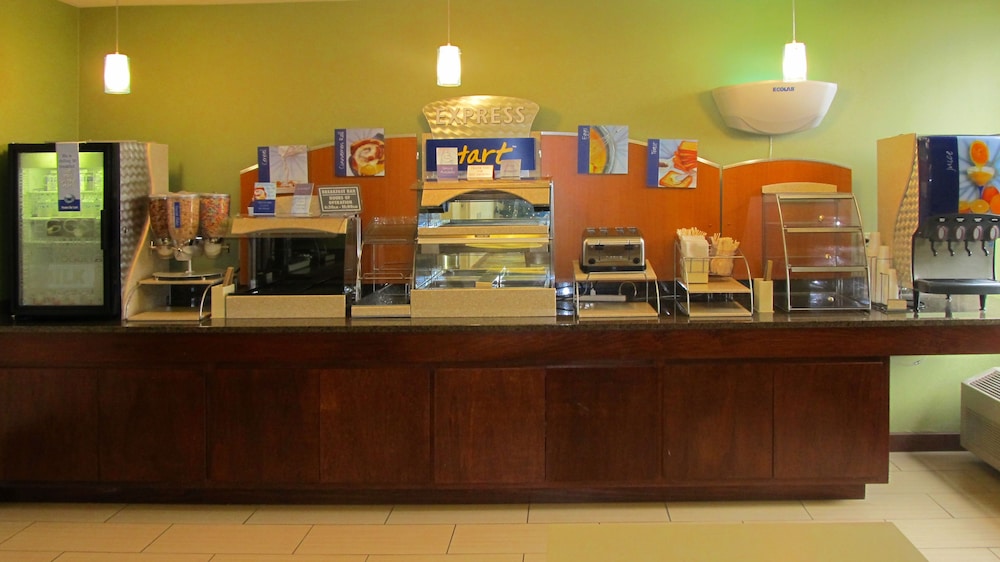 Holiday Inn Express Anderson by IHG - photo 19
