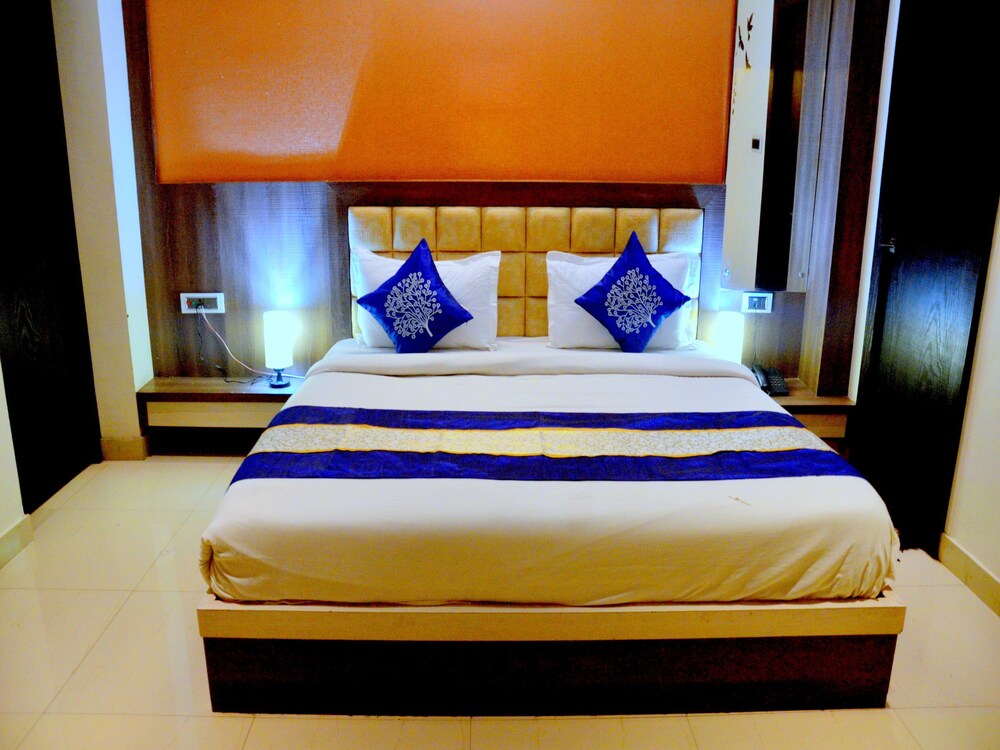 OYO 3233 Hotel Royal Galaxy — hotel in Kanpur