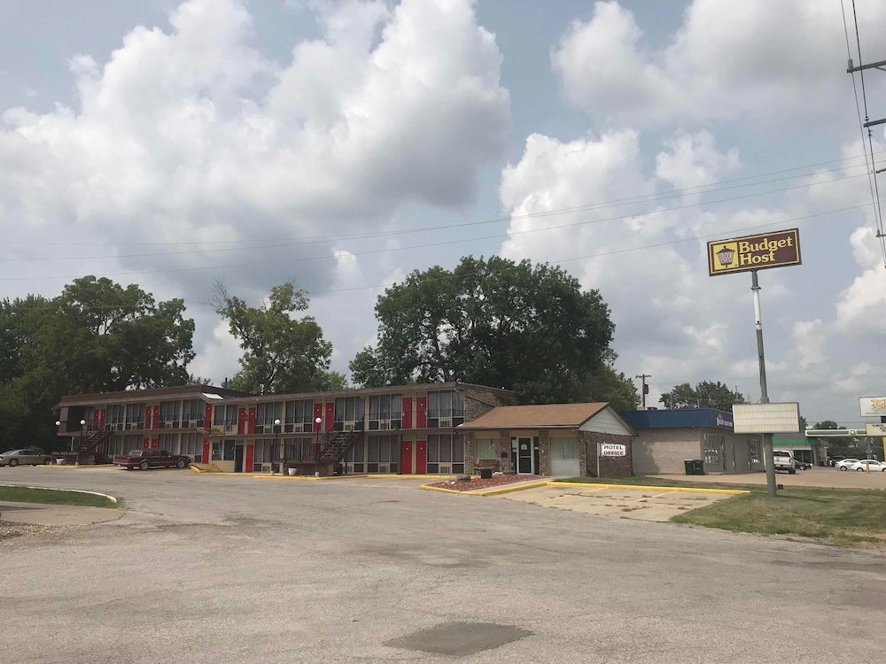 Budget Host Village Inn - featured photo