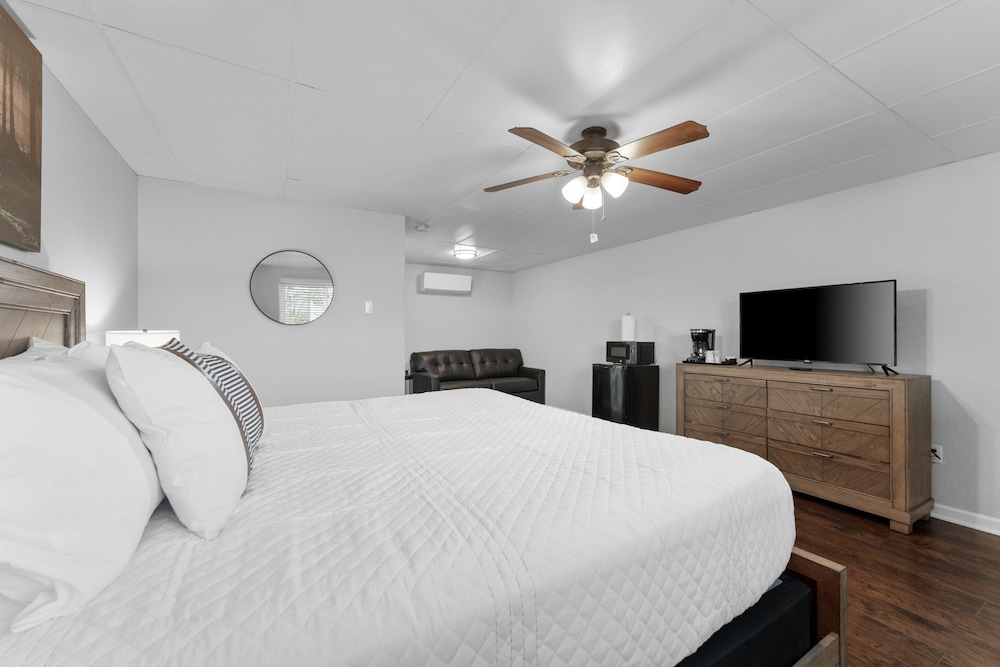 Silver Cove Resort on Table Rock Unit 10 - photo 3