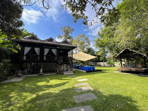 Merpati Dusun Retreat in Kepala Batas, Malaysia