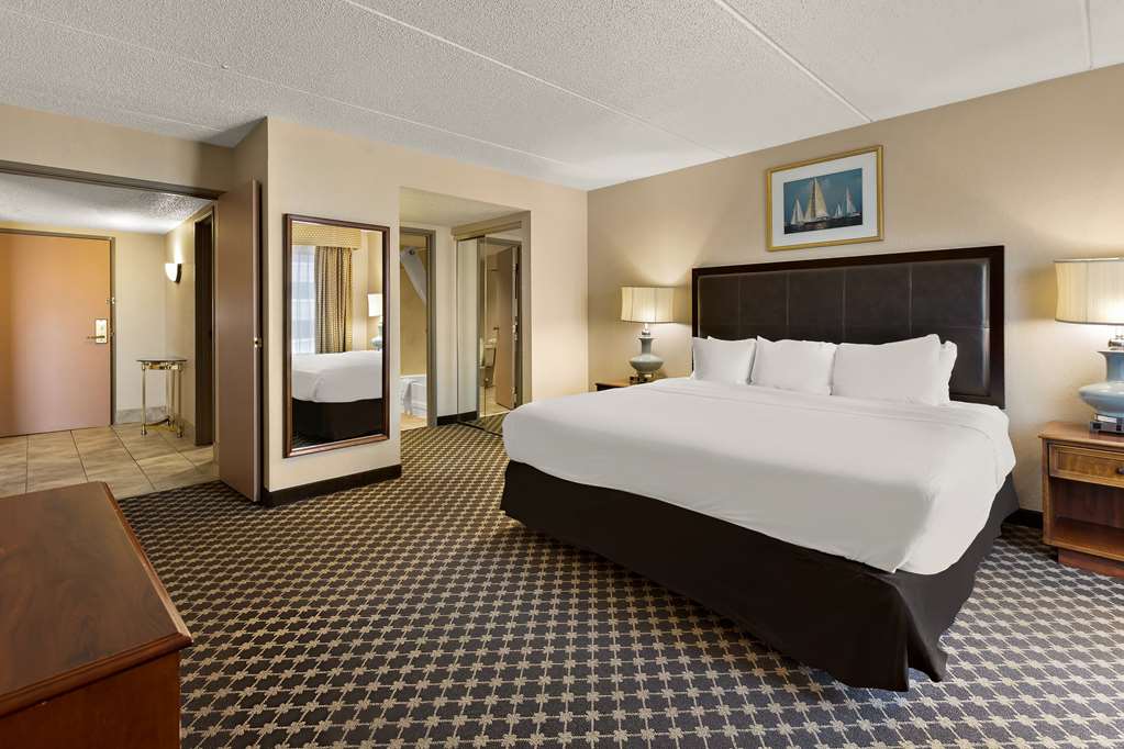 Hotel RL Cleveland Airport West - photo 17