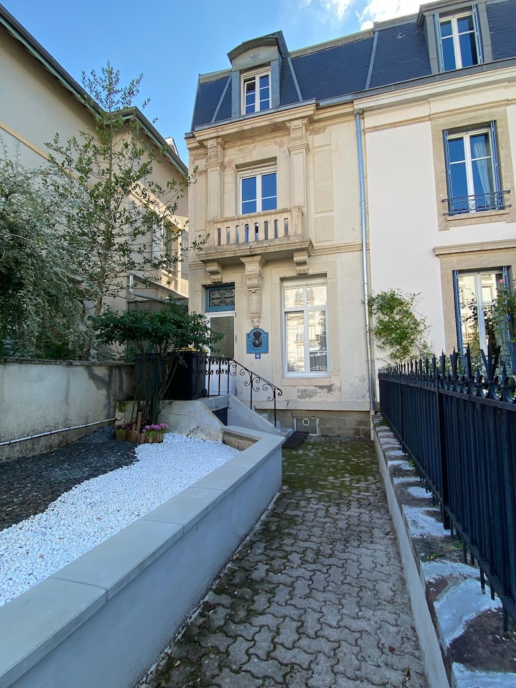 Charming Stay in the Heart of Vittel — hotel in Vittel