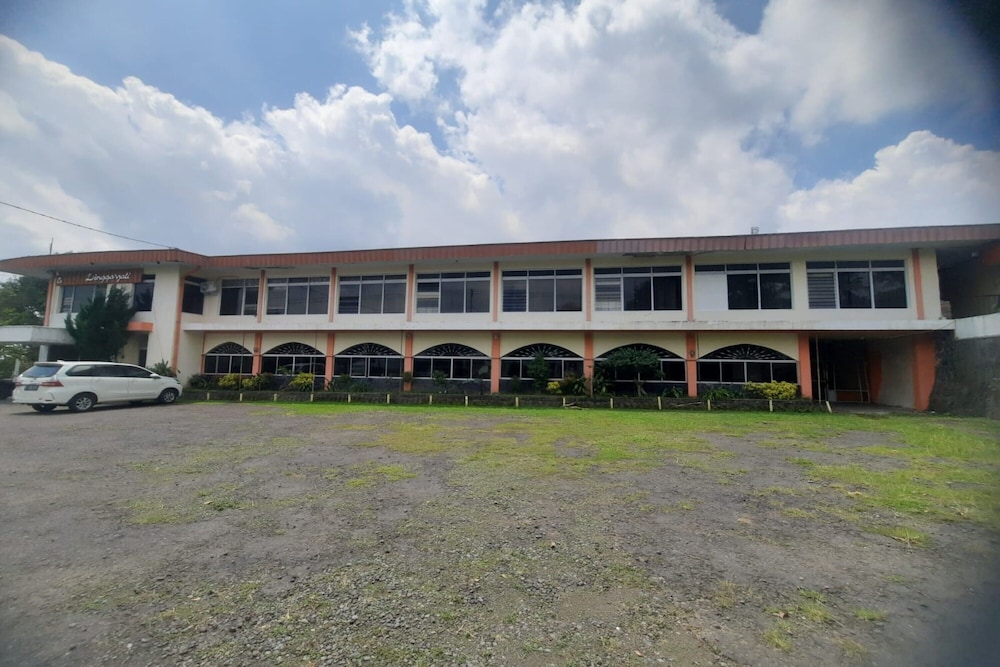 Capital O 93733 Hotel Linggarjati Kuningan in Kuningan, Indonesia