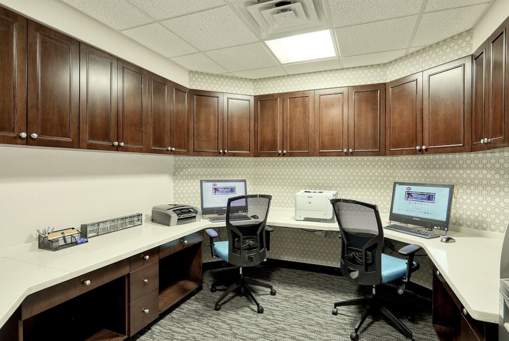 Hampton Inn & Suites Parsippany North - photo 39