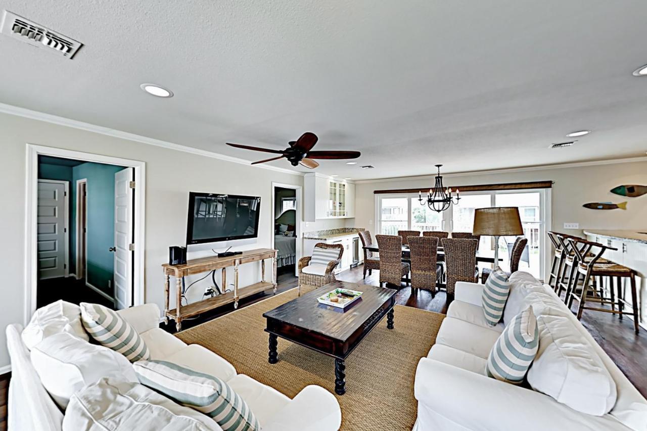 Pink Pineapple in Rockport, United States