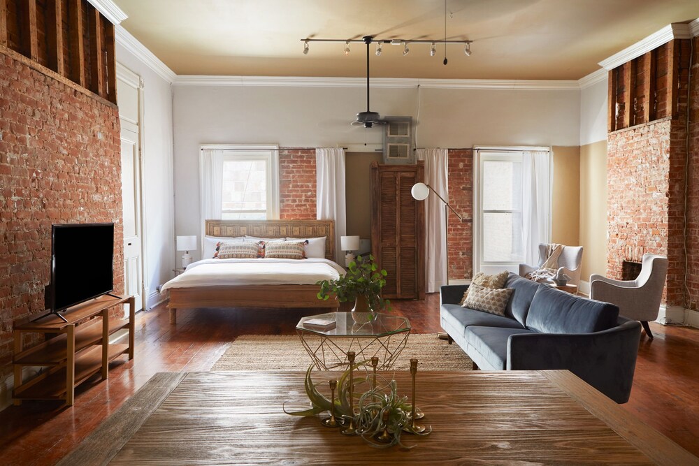 Charming Central Business District Studios by Sonder - photo 20