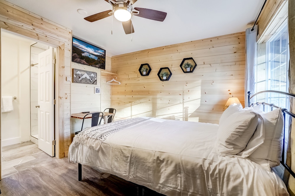 Tahoe Mountain inn - photo 16