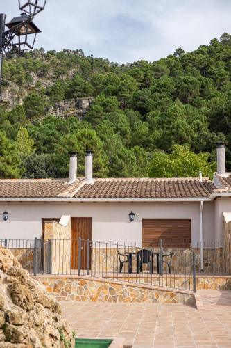 Apartamentos 7 Puentes Sierra Cazorla las 5 Casas Iguales — 4-Star Luxury Hotel in La Iruela, Spain