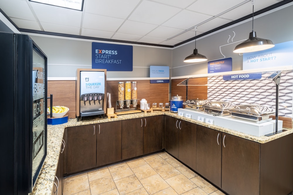 Holiday Inn Express Forsyth by IHG - photo 26