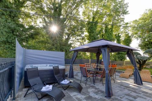 Casa Martina with Whirlpool — 4-Star Luxury Hotel in Barban, Croatia