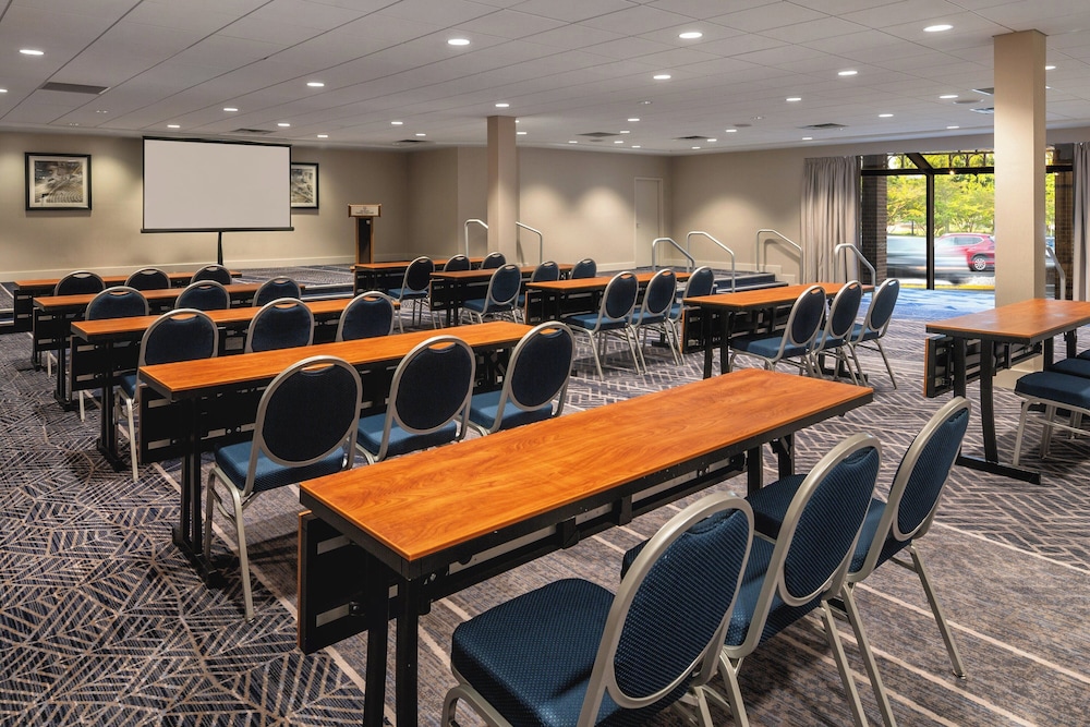 Sheraton Norfolk Waterside Hotel - photo 42