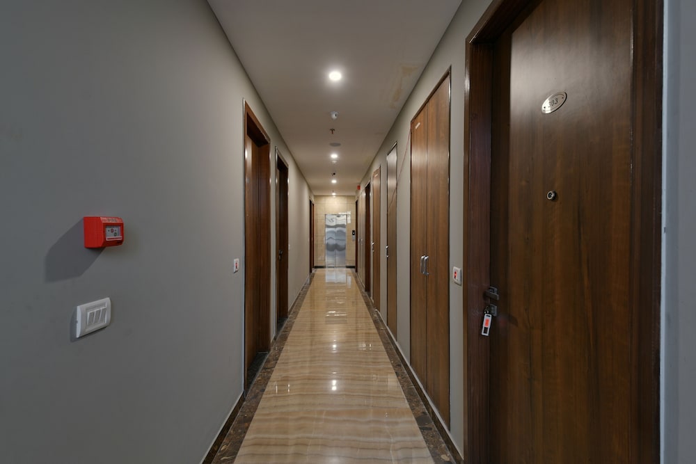 Hotel Golden Frame By Wb Inn — Ghaziabad