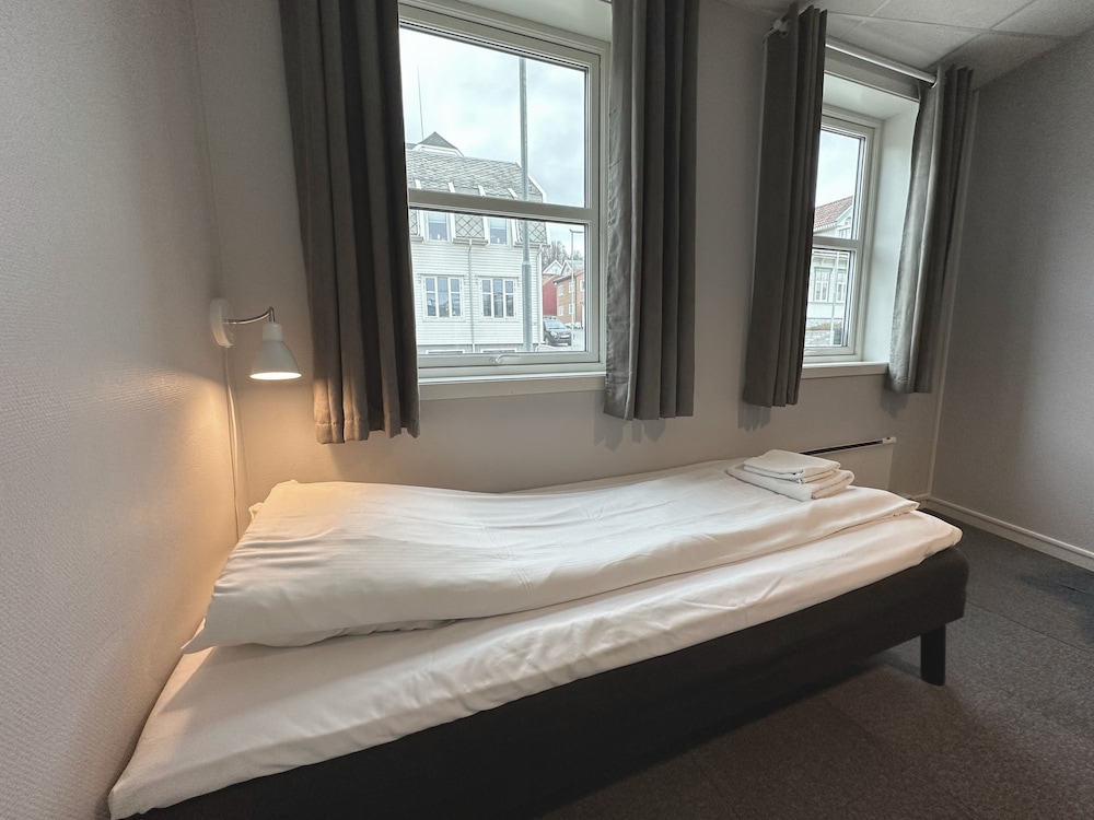 Enter Skansen Hotel — Tromso — photo 4