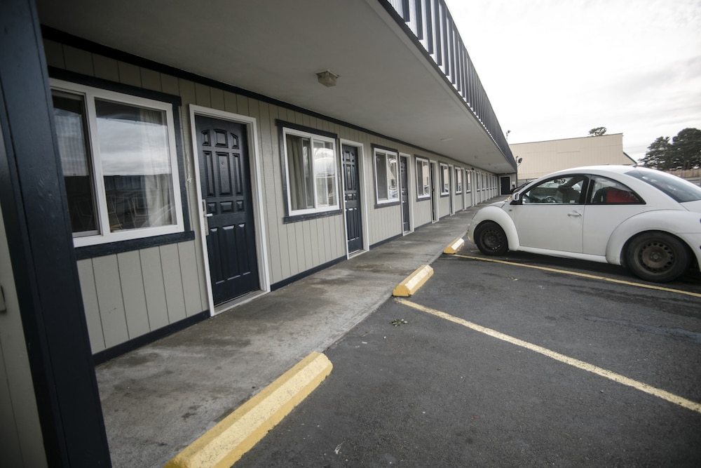 Pacific Inn - photo 11