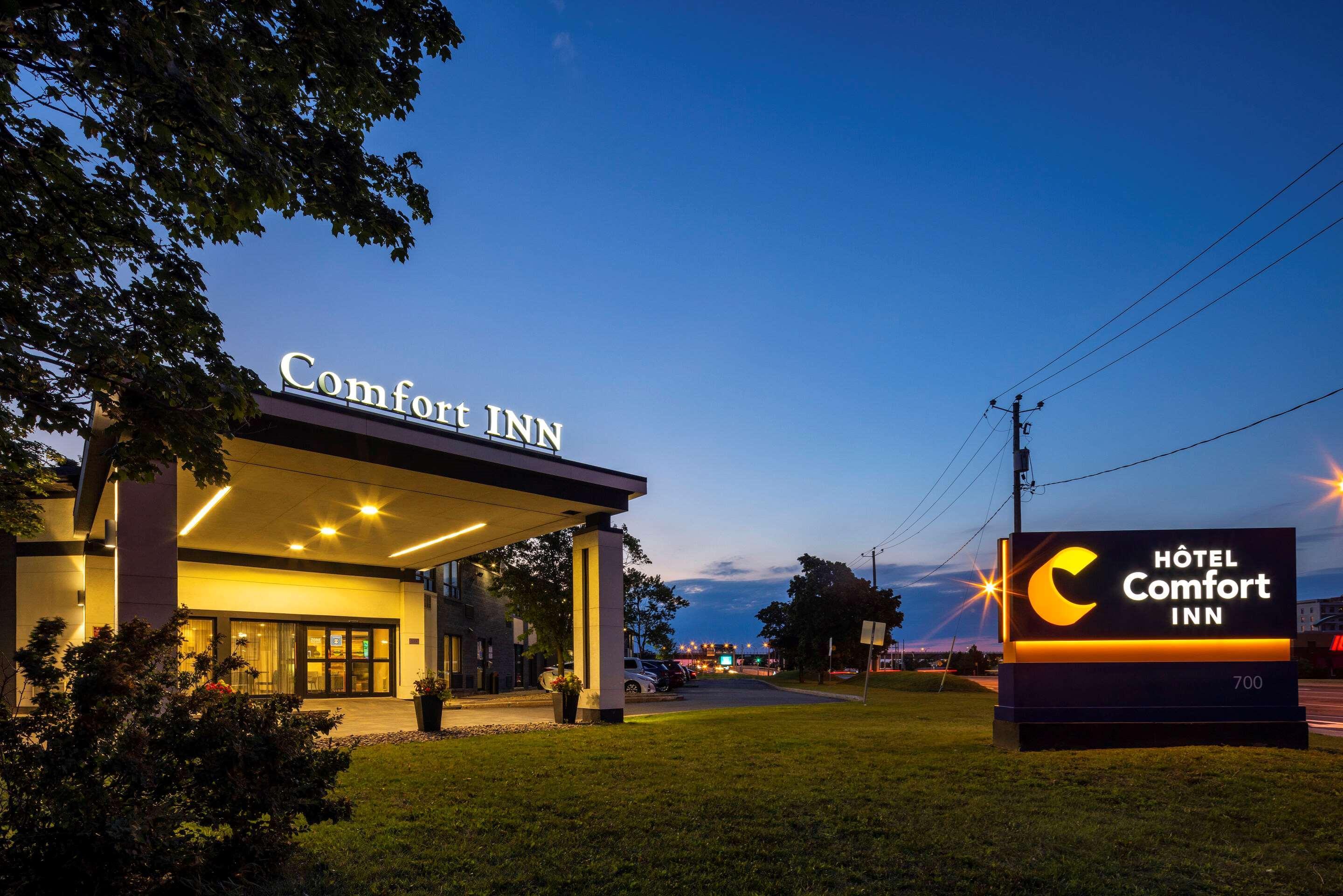 Comfort Inn Montréal Aéroport - carbon neutral hotel in Dorval
