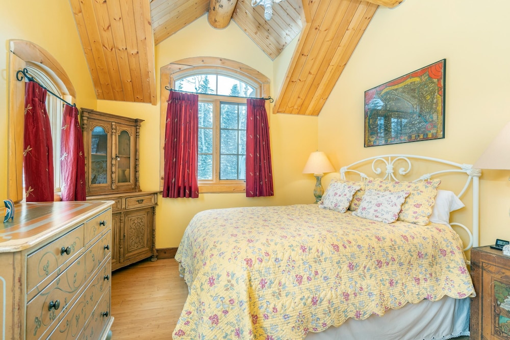 Hilltop Hideaway Expansive Views From This Private Estate Hot Tub Pool Table - photo 12