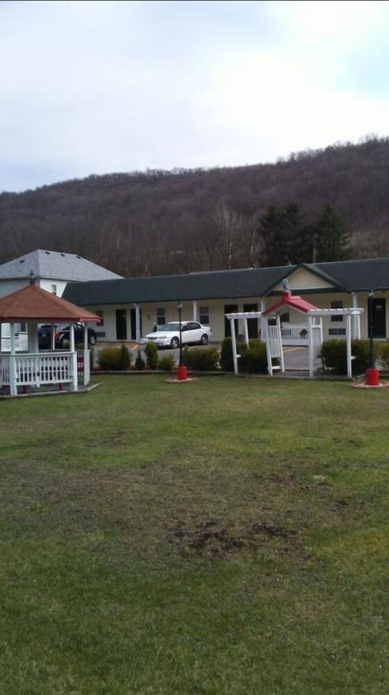 Clarysville Motel - photo 31