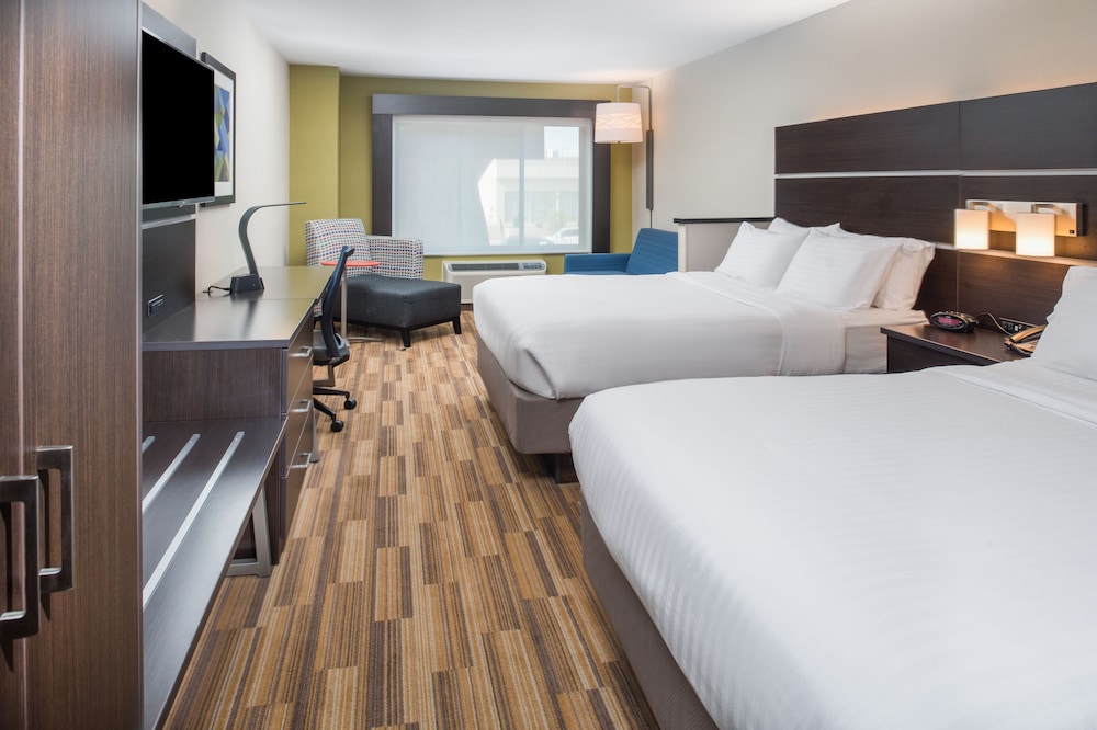 Holiday Inn Express Hotel & Suites Bismarck by IHG - photo 7