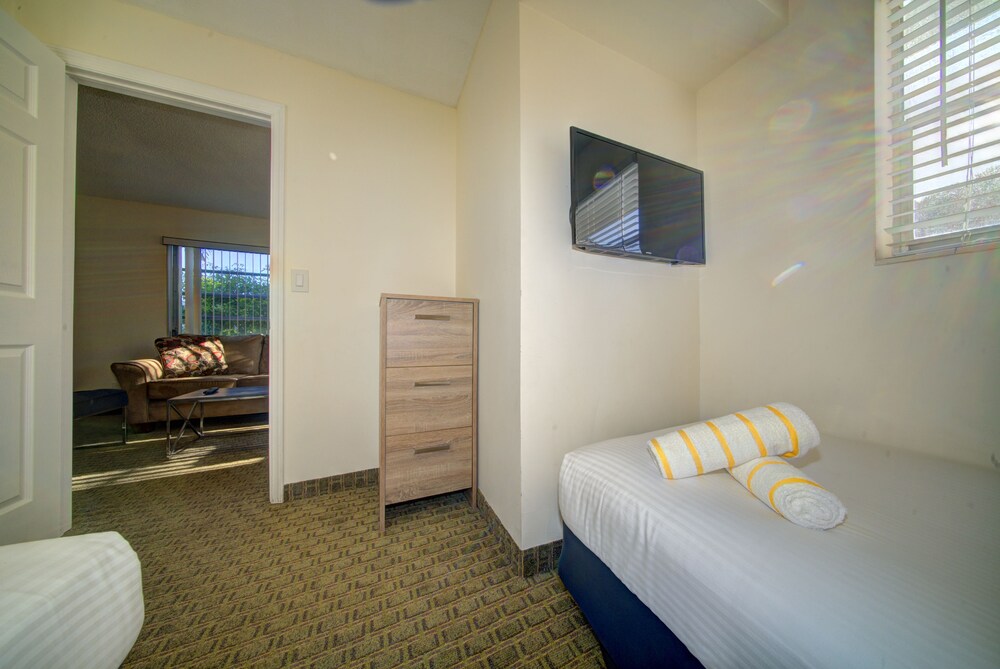 Club Lux Resort By the Beach - photo 8