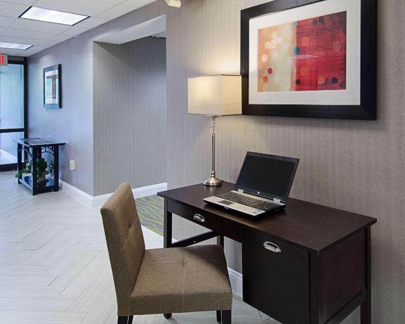 Quality Inn & Suites - photo 48