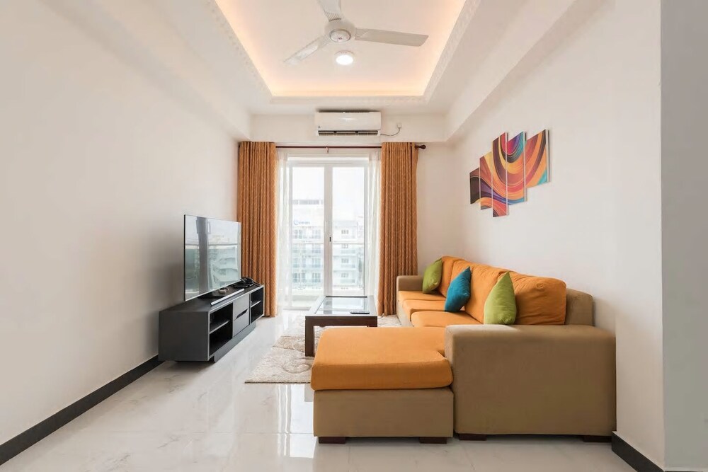 Fully Furnished 2 Bedroom Apartment with Sea View — 4-Star Luxury Hotel in Dehiwala-Mount Lavinia, Sri Lanka