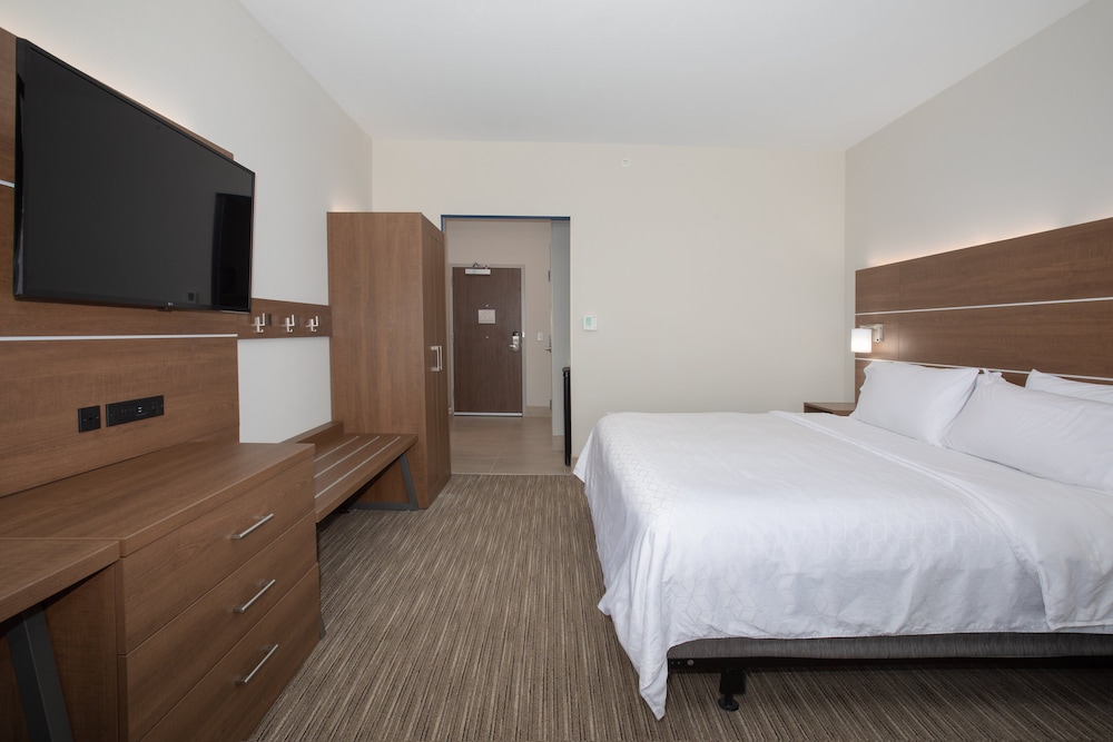 Holiday Inn Express & Suites Goodland I 70 an IHG hotel - photo 23