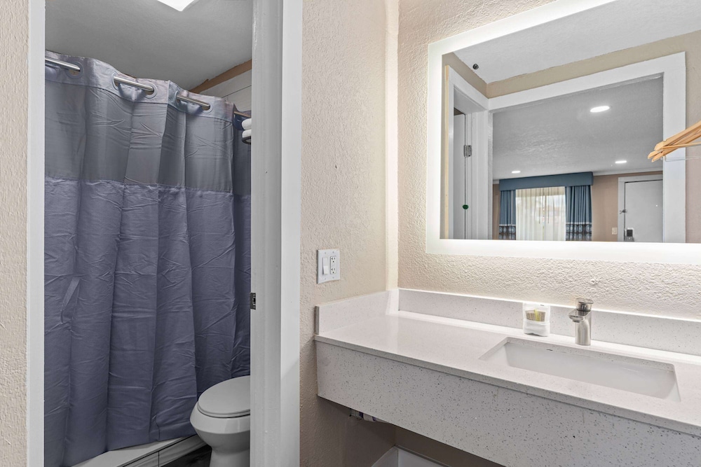 Super 8 by Wyndham Kissimmee Orlando - photo 31
