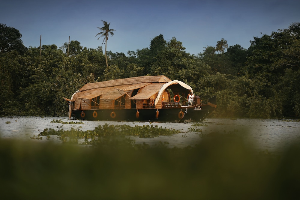 Spice Coast Cruises Houseboat A CGH Earth Experience — 5-Star Luxury Hotel in Alleppey, India
